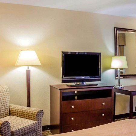 Quality Inn Waterbury Exterior photo