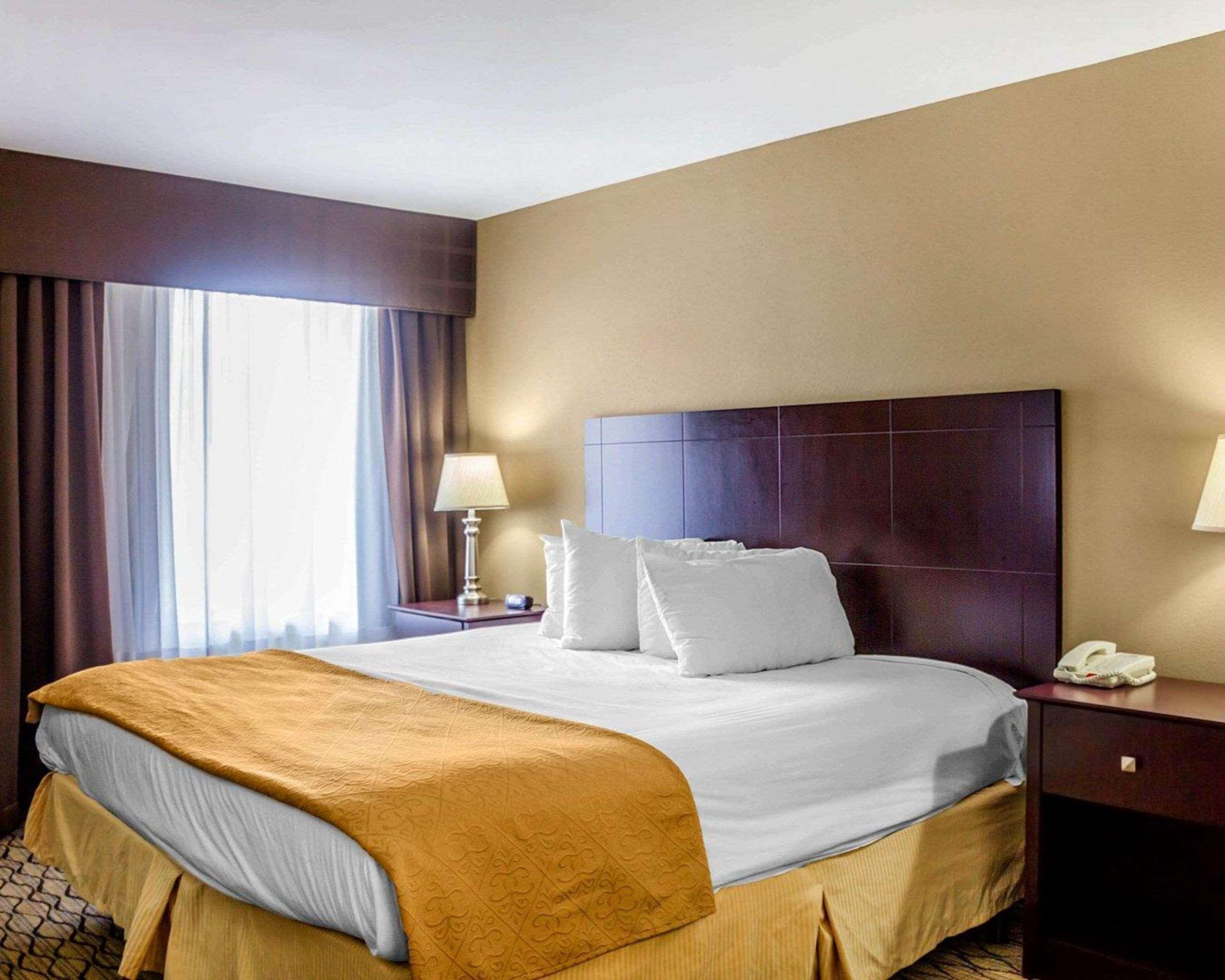 Quality Inn Waterbury Exterior photo