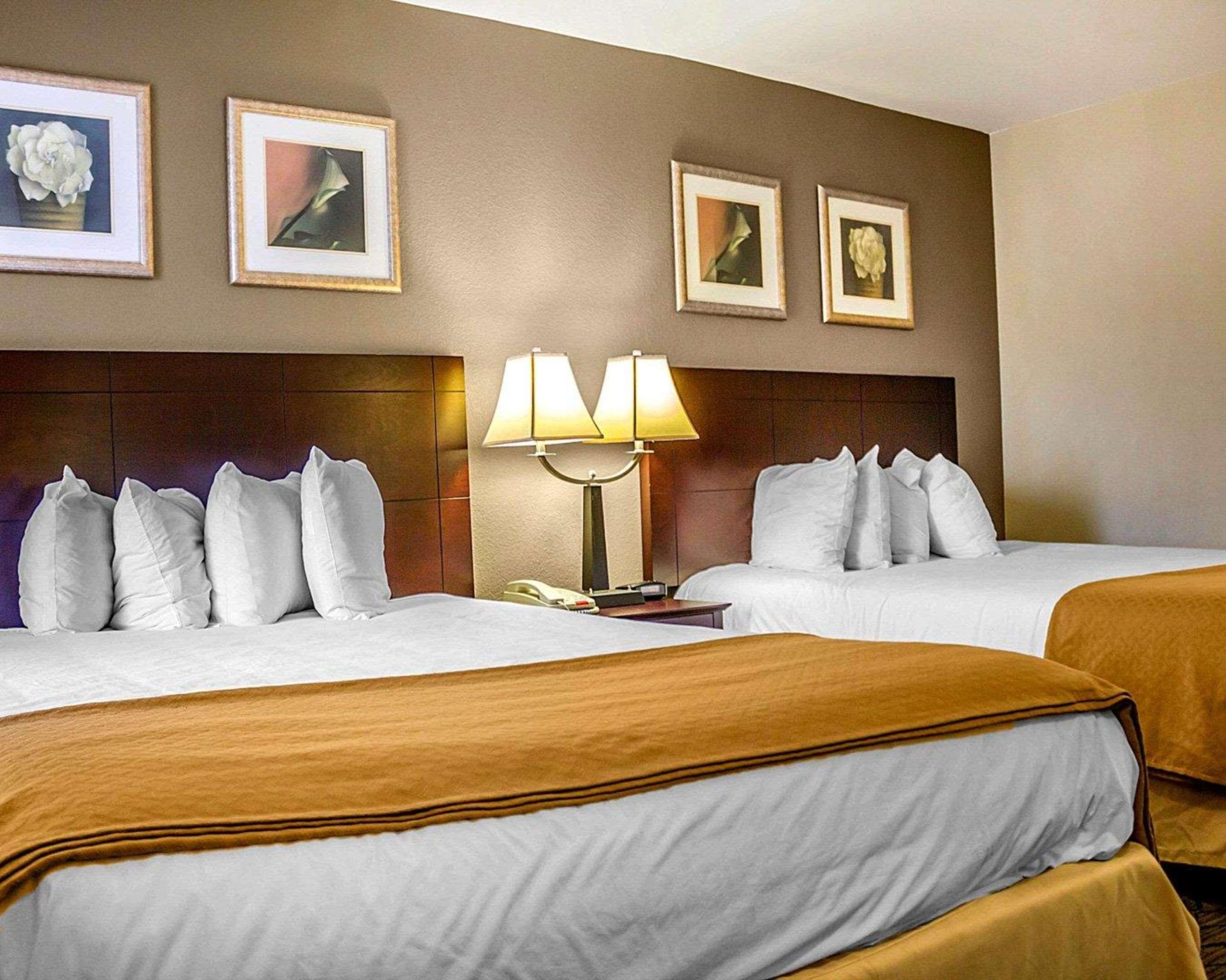 Quality Inn Waterbury Exterior photo
