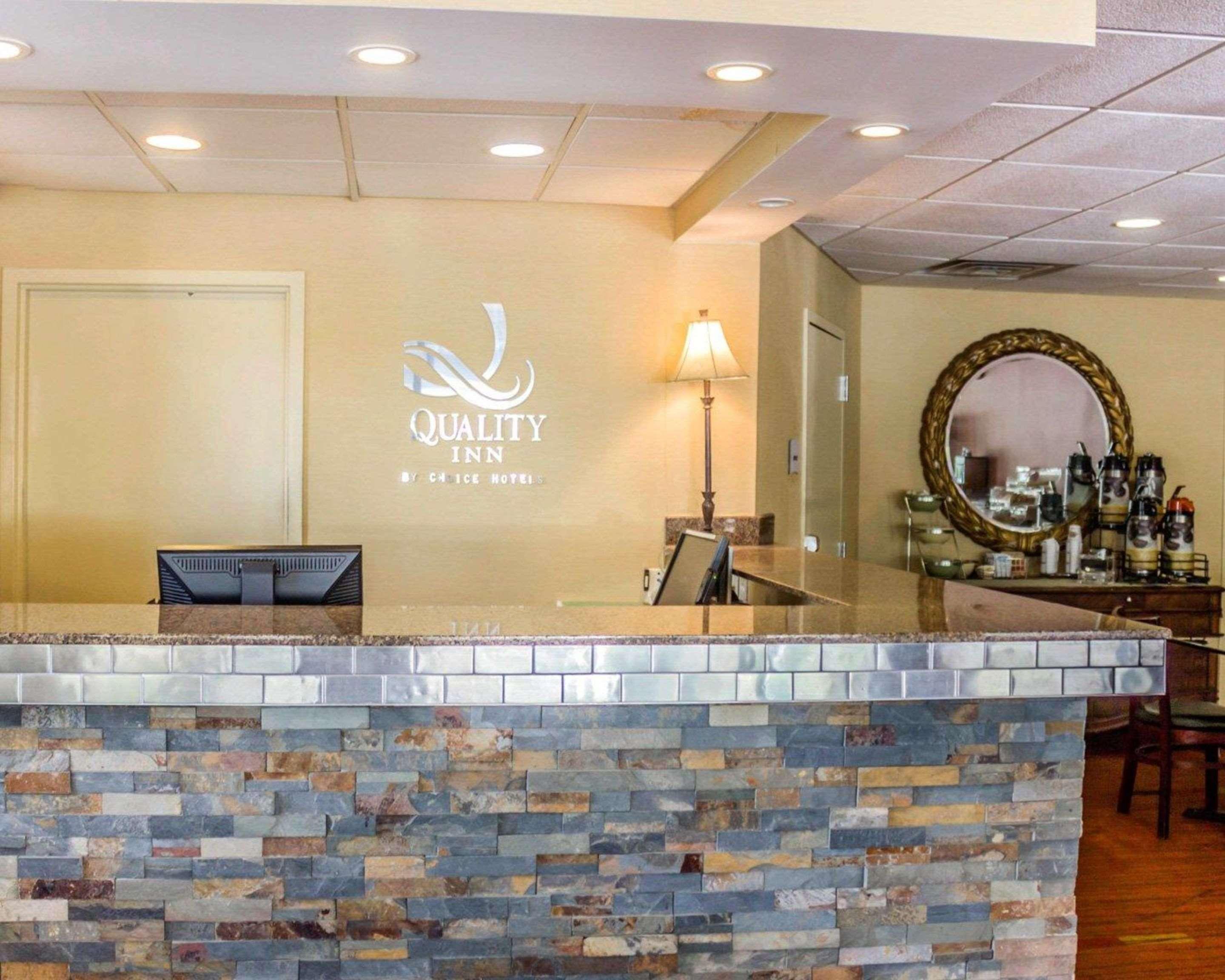 Quality Inn Waterbury Exterior photo