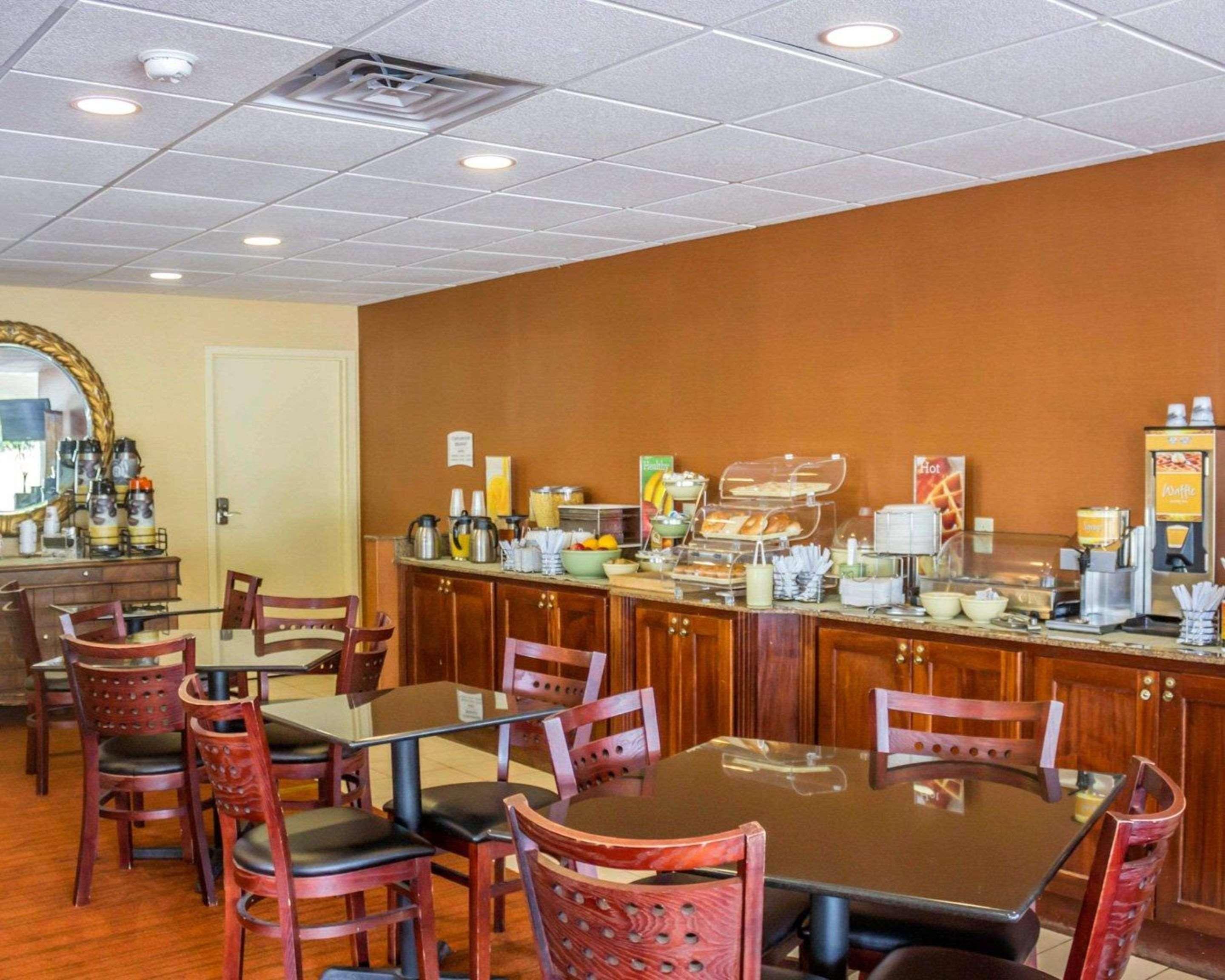 Quality Inn Waterbury Exterior photo