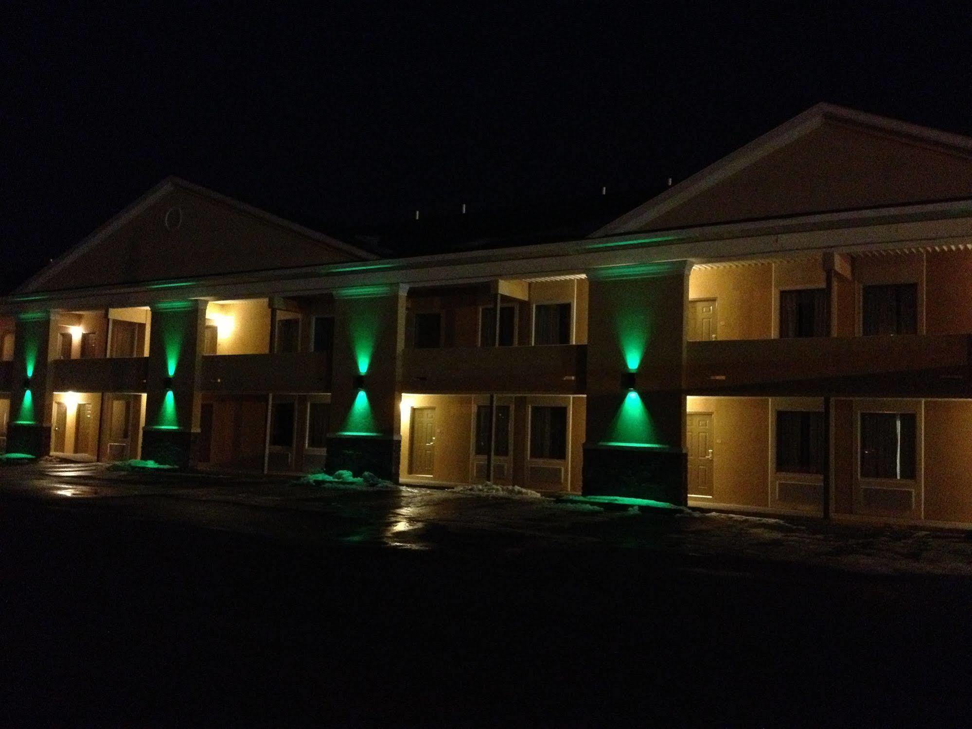 Quality Inn Waterbury Exterior photo