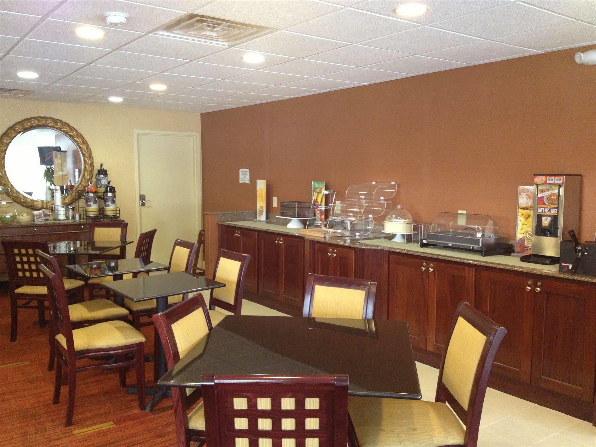 Quality Inn Waterbury Exterior photo